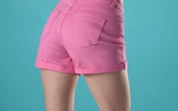 Faites parler vos fesses ! (extrait – pub 2018)